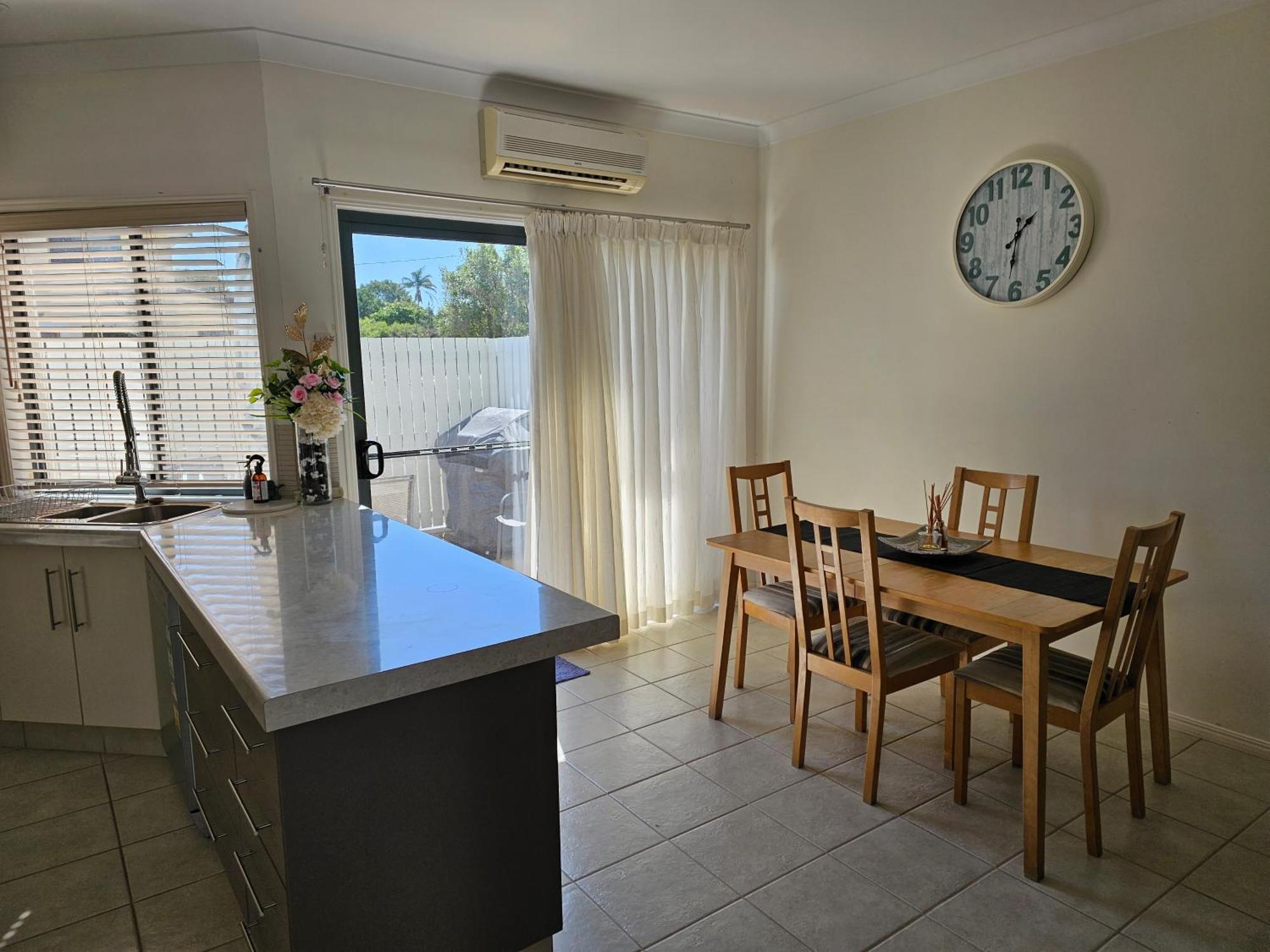 Koola Beach Apartments Bargara Exterior photo