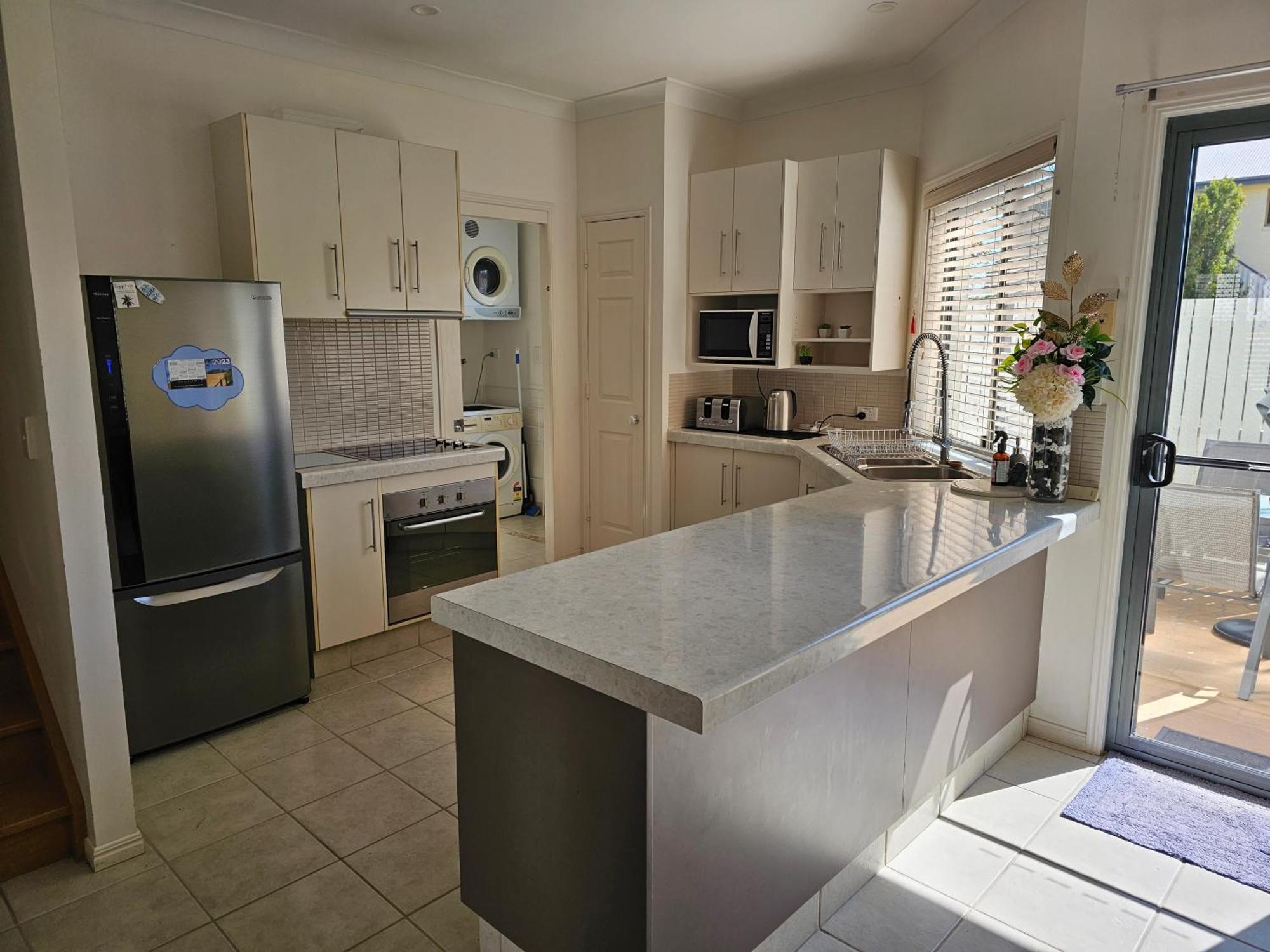 Koola Beach Apartments Bargara Exterior photo
