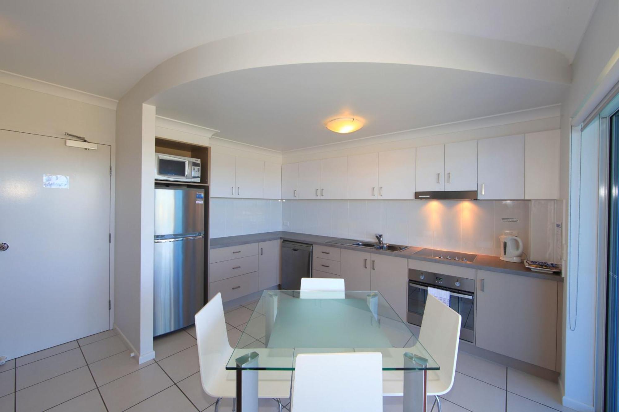 Koola Beach Apartments Bargara Room photo