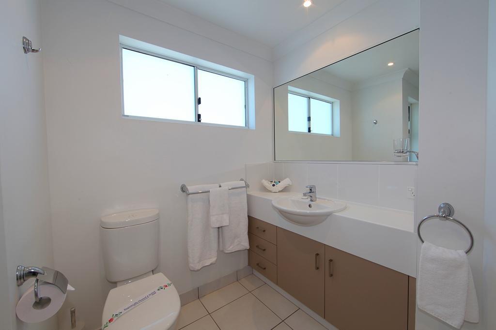 Koola Beach Apartments Bargara Room photo