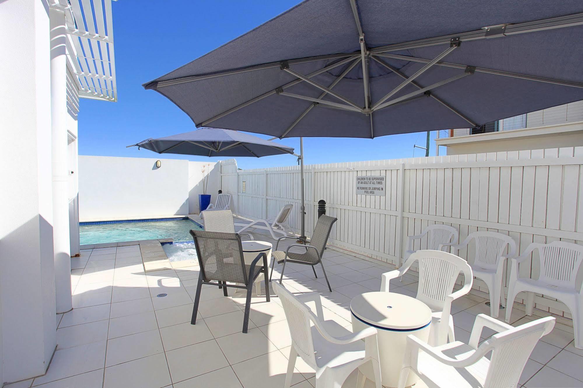 Koola Beach Apartments Bargara Exterior photo